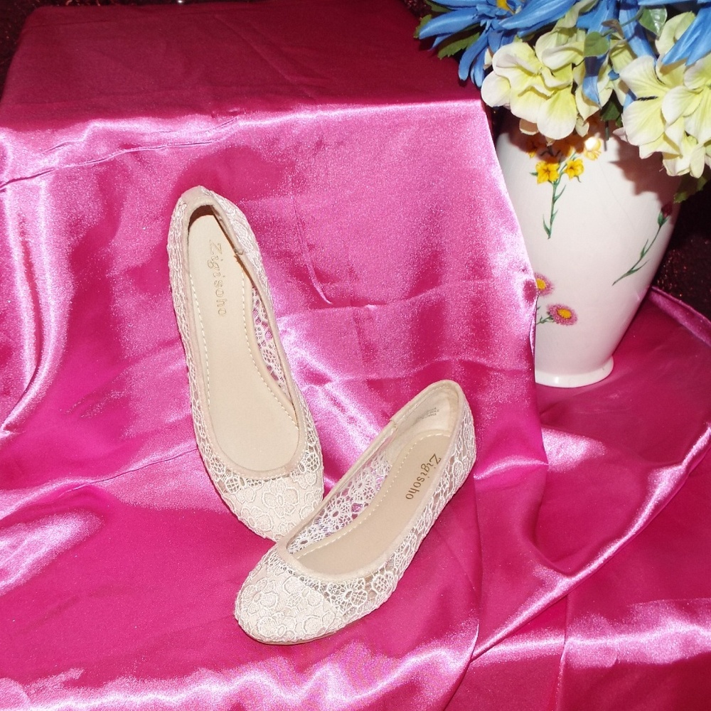 🛍Cream Color Lacey flats🛍